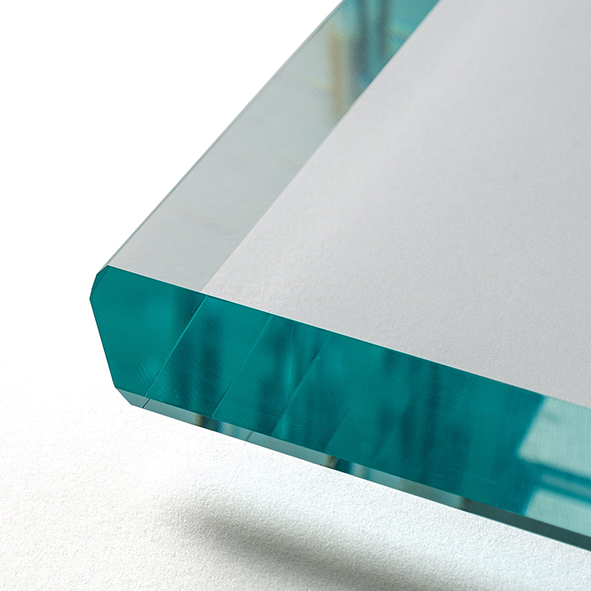 Экстра-прозрачное стекло со скошенным краем
